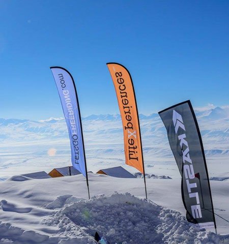 The wind resistance of tents is closely related to the number of tent poles. 01
